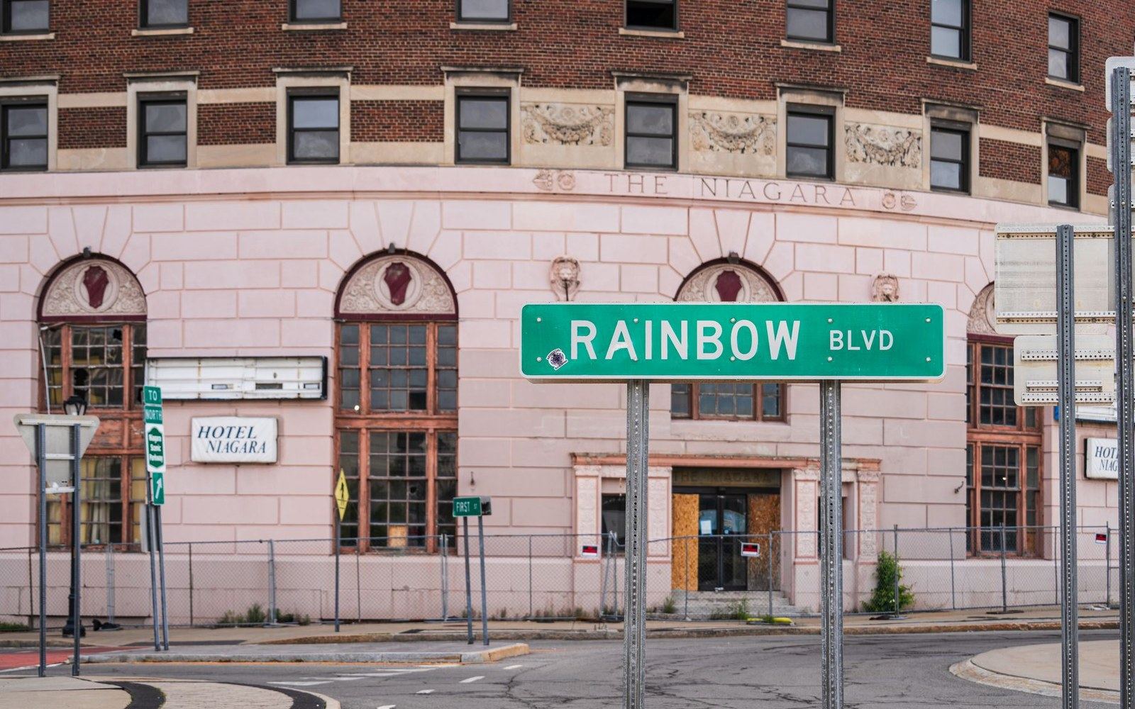 Rainbow Boulevard street sign in front of the boarded-up Hotel Niagara building